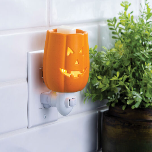 little jack o lantern plug-in wall wax warmer starter set - includes 5 melt samples