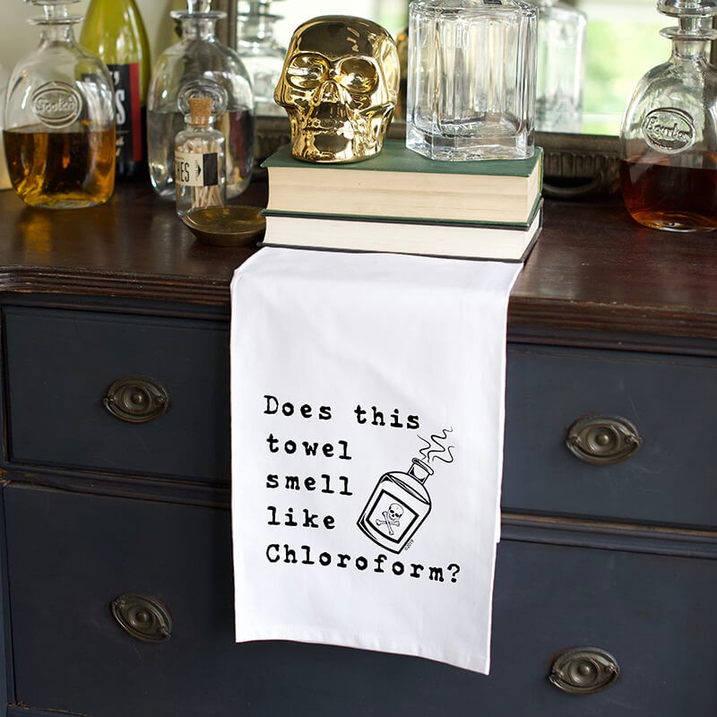 does this towel smell like chloroform tea towel - the salty hive