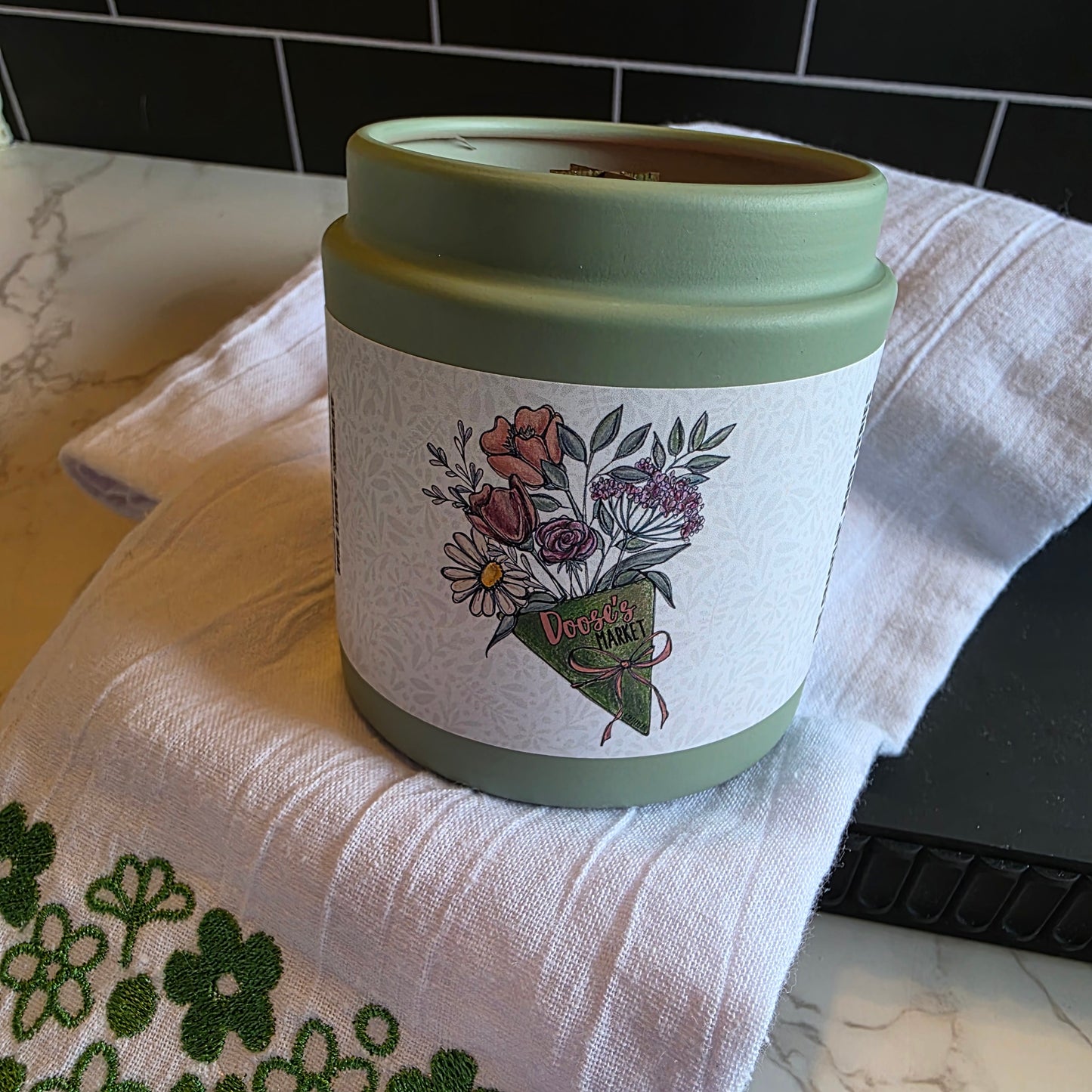 doose's market wood wick candle - gilmore girls inspired